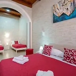 Domos La Corte Ghibellina 3*