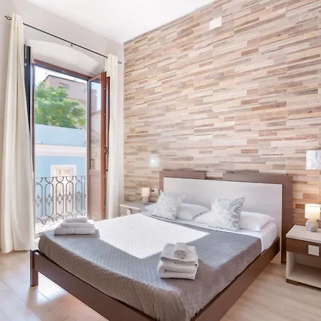 Domos La Corte Ghibellina Guest house