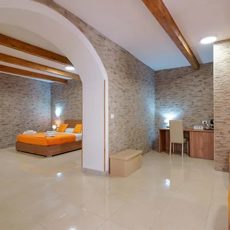 Domos La Corte Ghibellina Guest house