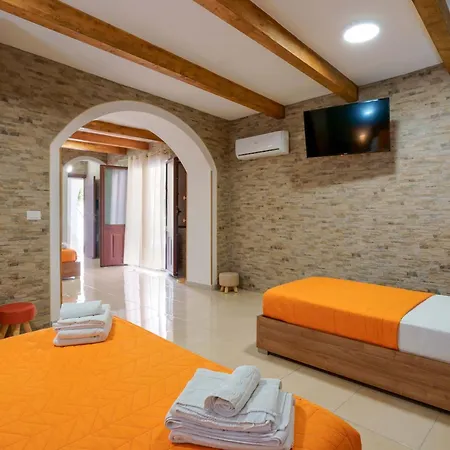 Guest house Domos La Corte Ghibellina 3*