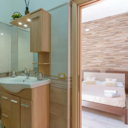 Domos La Corte Ghibellina 3* איגלסיאס