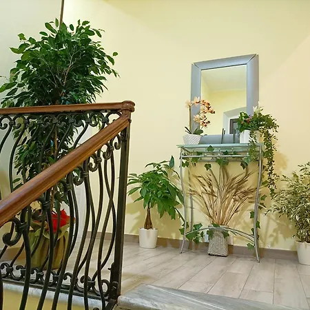 Domos La Corte Ghibellina Guest house *