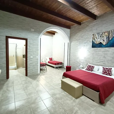 Domos La Corte Ghibellina 3*