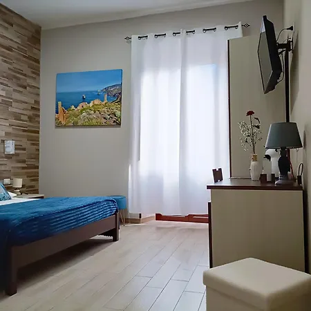 Domos La Corte Ghibellina * إيغليزياس