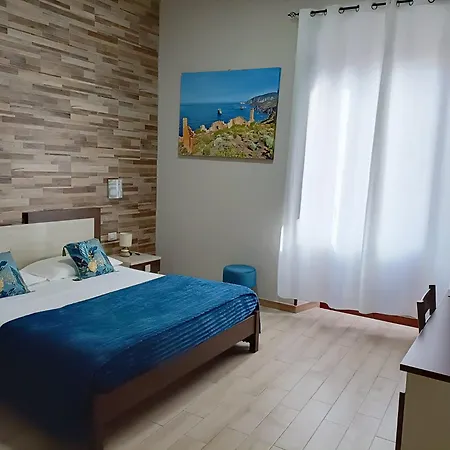 Guest house Domos La Corte Ghibellina 3*