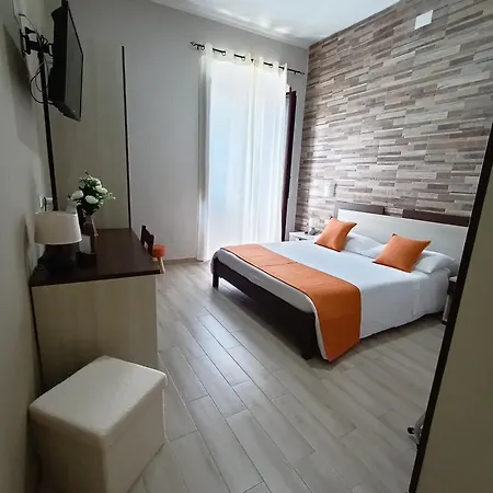 Domos La Corte Ghibellina إيغليزياس