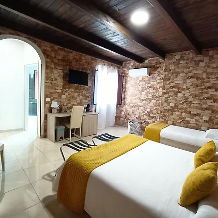 Domos La Corte Ghibellina 3*