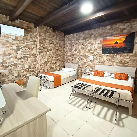 Domos La Corte Ghibellina Guest house