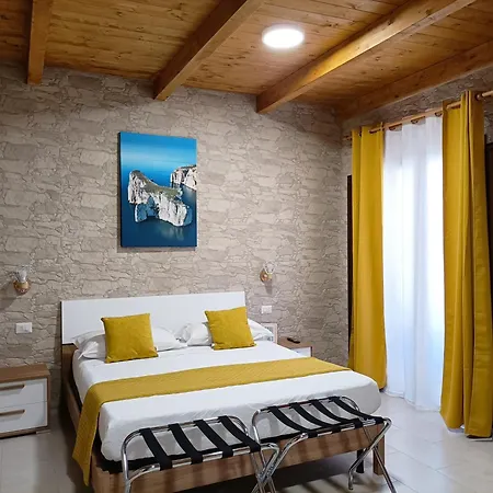 Domos La Corte Ghibellina Guest house *