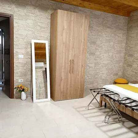 Domos La Corte Ghibellina Guest house