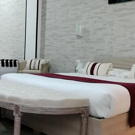 Domos La Corte Ghibellina Guest house