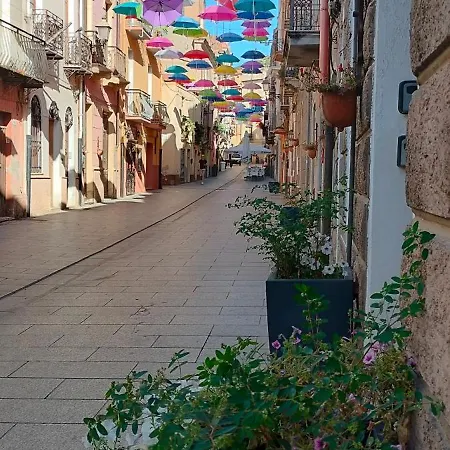 Domos La Corte Ghibellina بيت ضيافة